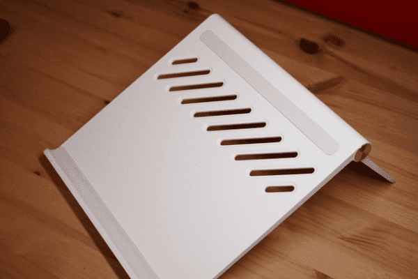 ⁦UGREEN Laptop Stand ستاند لابتوب سهل الحمل⁩ - الصورة ⁦3⁩